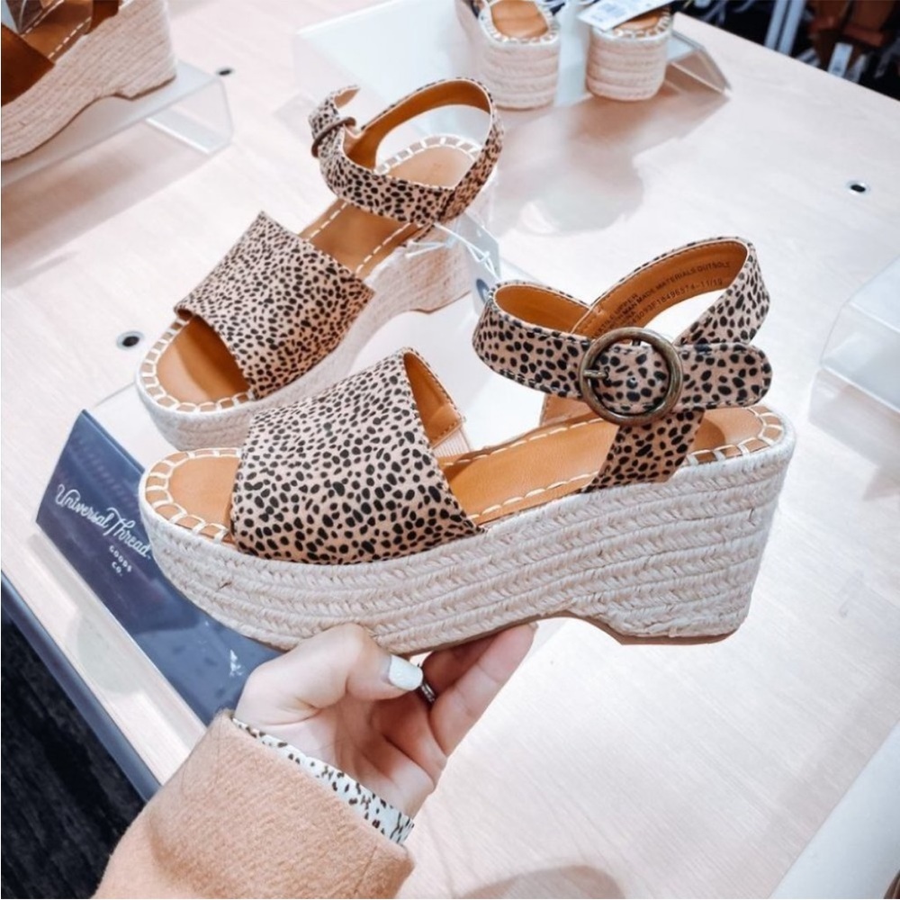 Universal Thread Morgan Wedges Leopard - Picture 3 of 7